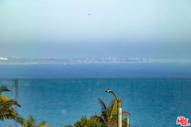 3530 Shoreheights Drive, Malibu CA: https://media.crmls.org/mediaz/3d088ff4-3e68-4c33-8d74-906bf44c46c3.jpg