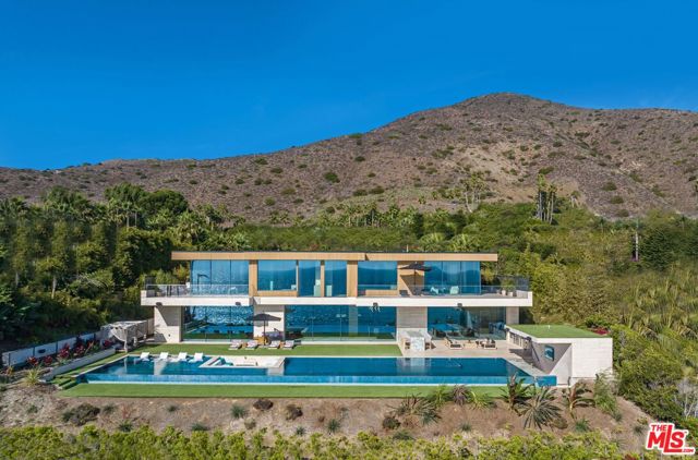 11870 Ellice Street, Malibu CA: https://media.crmls.org/mediaz/3d091ee0-0492-469b-bd26-0cb3d4008855.jpg