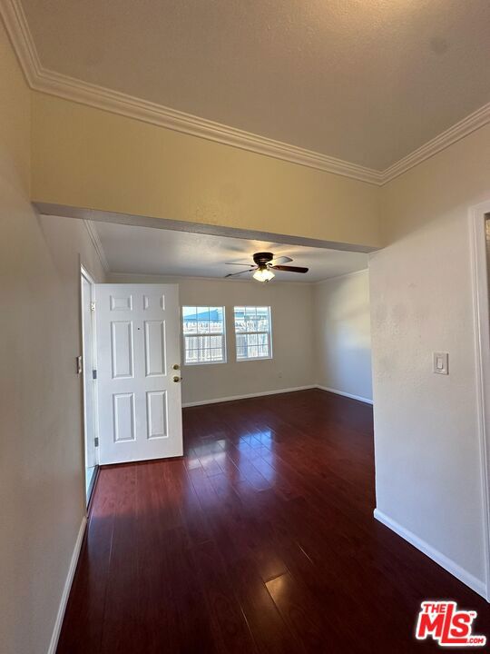 10429 Oro Vista Avenue, Sunland CA: https://media.crmls.org/mediaz/3d098452-d2df-475e-9f85-34872b837177.jpg