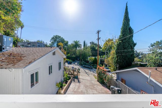 4011 1/2 Sunset Drive, Los Angeles CA: https://media.crmls.org/mediaz/3d099f31-105f-40ff-869c-2ba9adea03d1.jpg