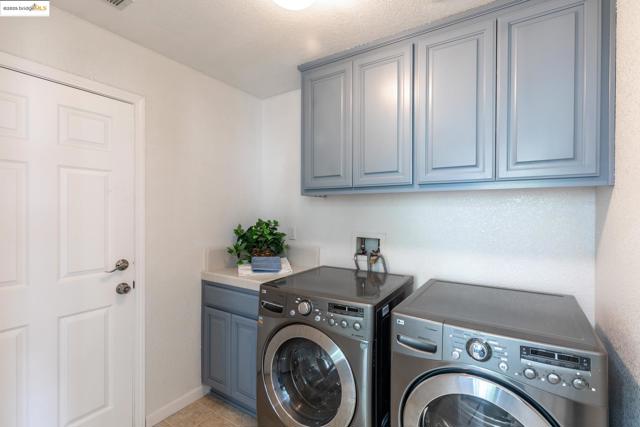 78 Vella Circle, Oakley CA: https://media.crmls.org/mediaz/3d09a255-c0b5-410b-b50a-95514876c5f2.jpg