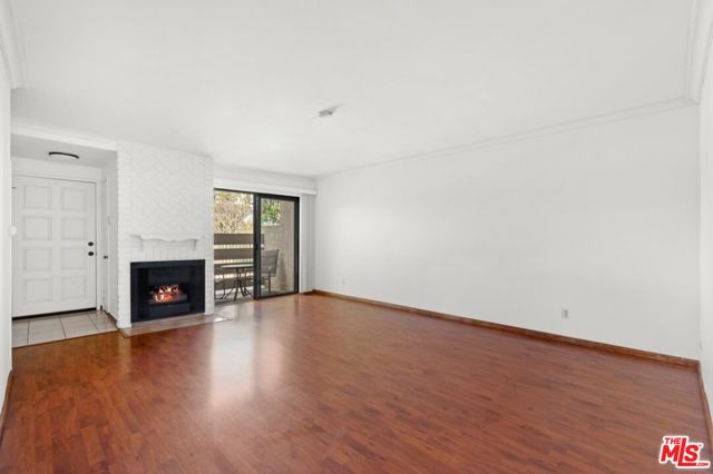 6840 Balboa Boulevard, 504 photo 2