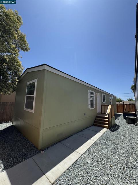 418 N School St, Lodi CA: https://media.crmls.org/mediaz/3d0b372a-9a9c-485c-9b37-113e89e0badb.jpg