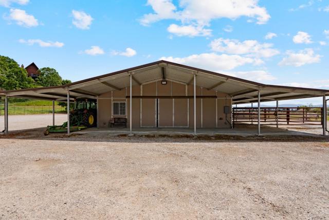 804 Comstock Road, Hollister CA: https://media.crmls.org/mediaz/3d0b69f6-f076-41d9-8e60-52679b9dcbc7.jpg