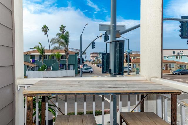 807 Santa Barbara Pl, San Diego CA: https://media.crmls.org/mediaz/3d0b80c1-bc05-4609-b861-247bdeda926e.jpg