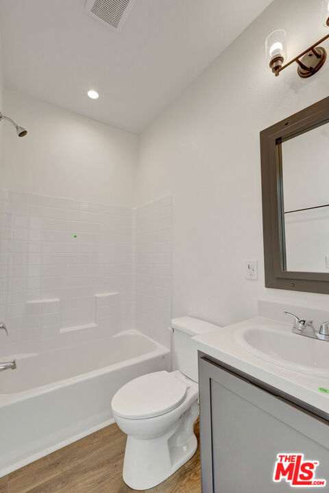 17650 Grand Avenue, Lake Elsinore CA: https://media.crmls.org/mediaz/3d0c0e49-25f3-49ca-b42d-aa18672d9c1f.jpg