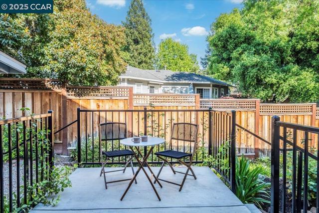 1291 Clover Ln, Walnut Creek CA: https://media.crmls.org/mediaz/3d0c3fed-0757-423d-a8f2-022b33ac619a.jpg
