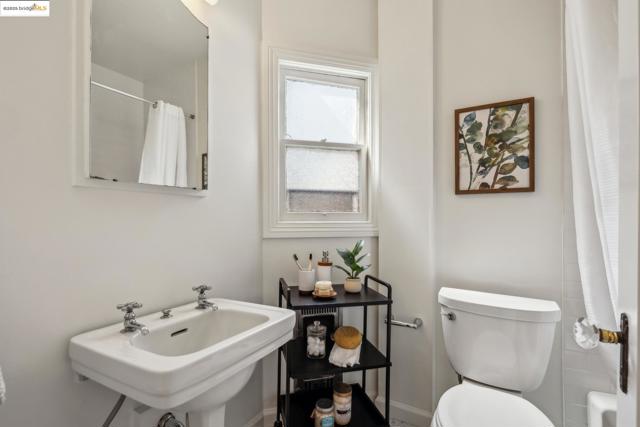 1128 Evelyn Ave, Albany CA: https://media.crmls.org/mediaz/3d0c6526-7be4-4ae6-9f42-34f0707e1850.jpg