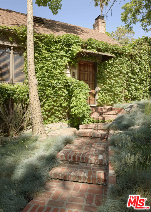 1959 Whitley Avenue, Los Angeles CA: https://media.crmls.org/mediaz/3d0d5ea0-bf84-4a5f-9e33-d6d8234a7871.jpg