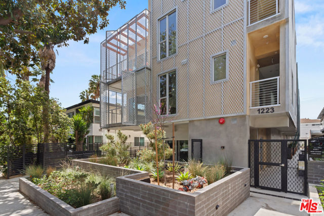 1223 N Hayworth Avenue, West Hollywood CA: https://media.crmls.org/mediaz/3d0d9201-6275-477e-8357-e81a80df1823.jpg