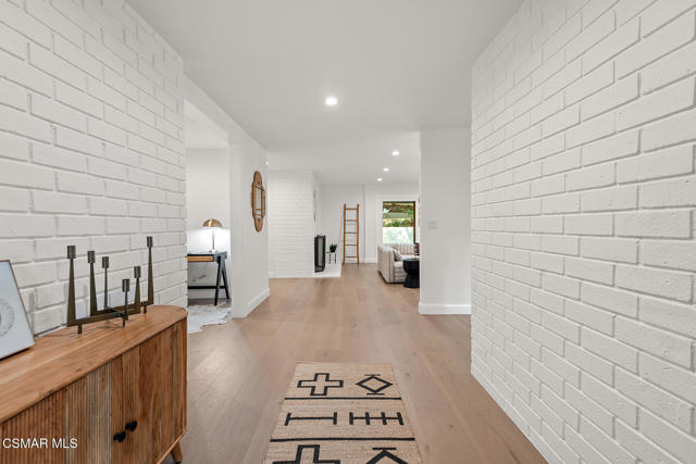 31652 Blue Meadow Lane, Westlake Village CA: https://media.crmls.org/mediaz/3d0e13fa-fc7a-4eb6-9946-ab2020ee405c.jpg