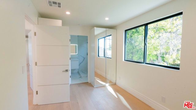 10520 Ashton Avenue, Los Angeles CA: https://media.crmls.org/mediaz/3d0e98b5-4691-4930-a298-e36d579b3467.jpg