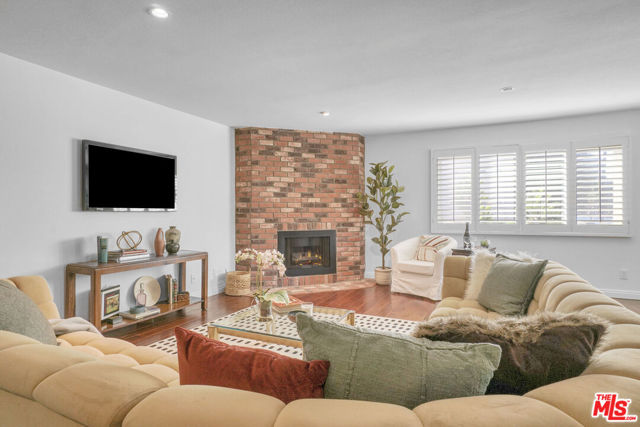 11337 Nebraska Avenue, Los Angeles CA: https://media.crmls.org/mediaz/3d0f22ab-b122-4118-87ae-3b759873c65f.jpg