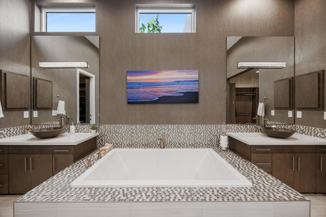 1 Via Merenda, Rancho Mirage CA: https://media.crmls.org/mediaz/3d0f65c4-8fef-4076-b49c-776dcf59599b.jpg