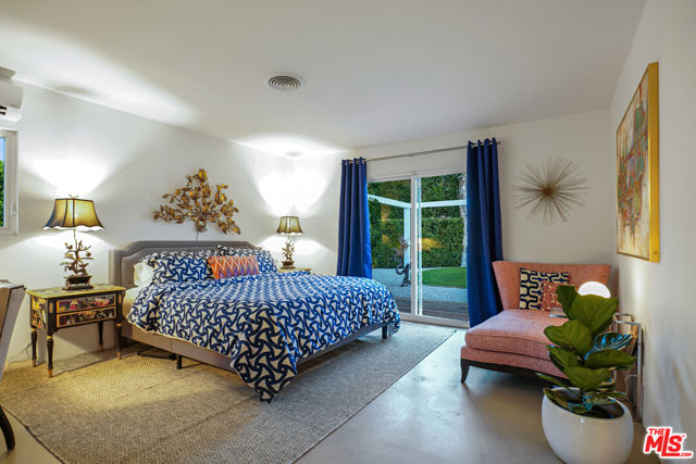 2235 E Paseo Gracia, Palm Springs CA: https://media.crmls.org/mediaz/3d0f8b4a-d246-4449-97ec-3eb7140d3641.jpg