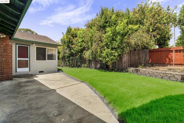 2847 Shane Dr, Richmond CA: https://media.crmls.org/mediaz/3d10ad7c-169f-4f23-b5e5-fbe36ad4e32b.jpg