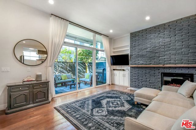 5326 Fairview Boulevard, Los Angeles CA: https://media.crmls.org/mediaz/3d10ce72-ea31-4f88-8e3f-b763f50756f6.jpg