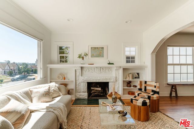 5421 Stratford Road, Los Angeles CA: https://media.crmls.org/mediaz/3d1191ae-f8f8-484b-b277-0de8d7836af6.jpg