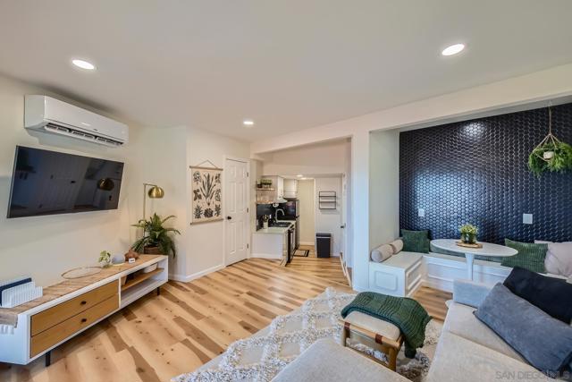 9180 Tokaj Ln, Spring Valley CA: https://media.crmls.org/mediaz/3d11e314-bcff-4d0f-a5a1-a49d6010741a.jpg