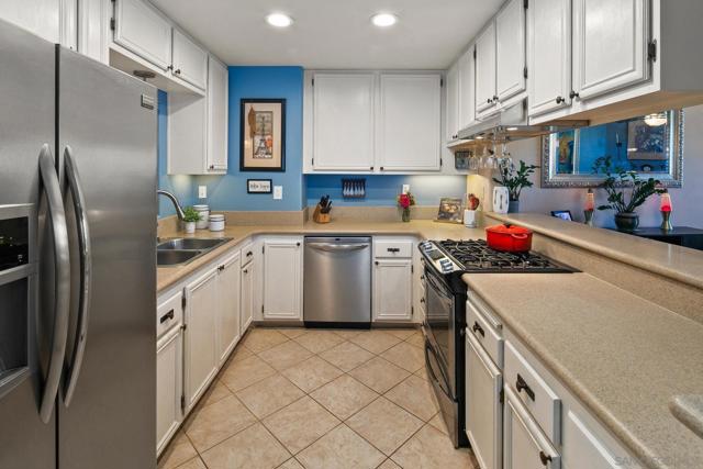 4080 Front Street, San Diego CA: https://media.crmls.org/mediaz/3d1207be-805a-40a6-a913-ef2a00fdba44.jpg