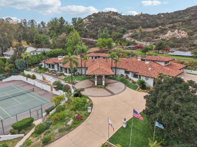 13371 Summit Cir, Poway CA: https://media.crmls.org/mediaz/3d123eaa-db7f-4f67-aac4-ee55196b2f40.jpg