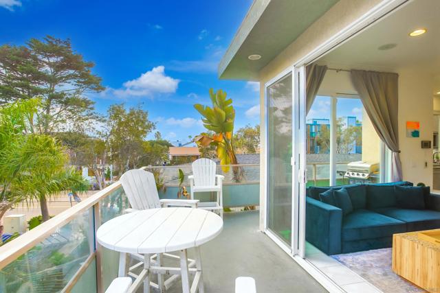 808 Ensenada Ct, San Diego CA: https://media.crmls.org/mediaz/3d126a06-4211-43d5-a7d1-8efe59d2bc64.jpg