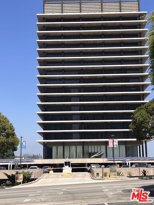 800 W 1st Street, Los Angeles CA: https://media.crmls.org/mediaz/3d12a124-1a19-4305-a5b3-da2c414d177d.jpg