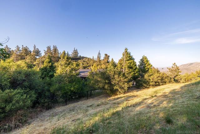555 Manzanita Dr, Julian CA: https://media.crmls.org/mediaz/3d12bc6e-8814-4f1a-b5aa-c5c69b7e0417.jpg