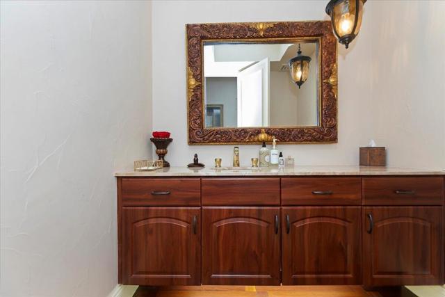 2 Deerfield Court, Rancho Mirage CA: https://media.crmls.org/mediaz/3d1310b1-45cd-4e5f-af2d-973a58c8fb6d.jpg