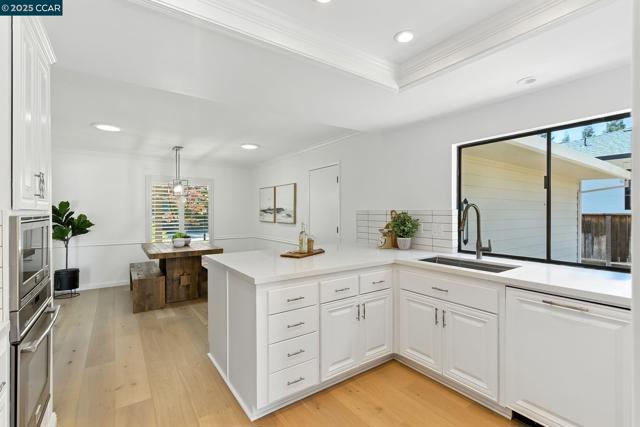 1725 Spyglass Ln, Moraga CA: https://media.crmls.org/mediaz/3d13192c-3a4c-4023-9a6b-c655b50bd8ce.jpg