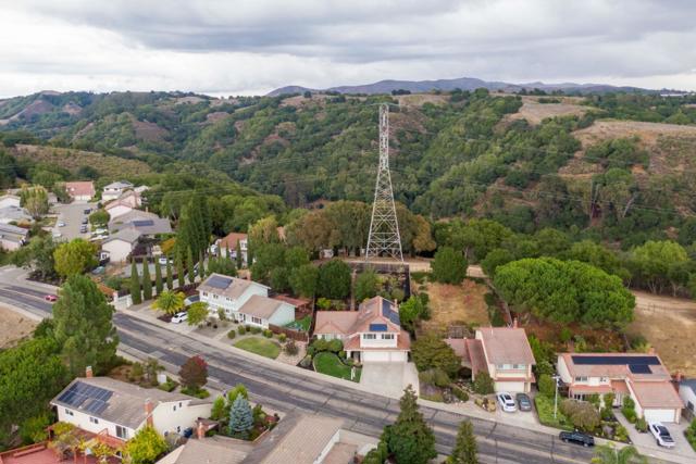 17716 Columbia Drive, Castro Valley CA: https://media.crmls.org/mediaz/3d13951f-40c3-4959-89f2-1b7de9a47eb3.jpg