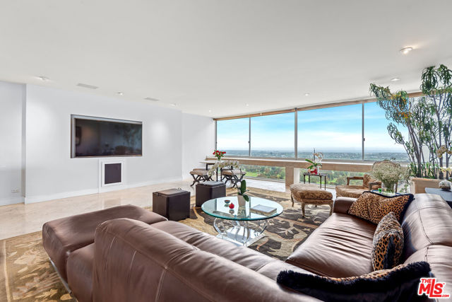 2222 Avenue Of The Stars, Los Angeles CA: https://media.crmls.org/mediaz/3d13c8f9-4b91-4de2-a11a-dd734a383599.jpg
