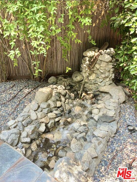 855 N Sweetzer Avenue, West Hollywood CA: https://media.crmls.org/mediaz/3d13cc5c-e60a-4a25-94cd-e4b3fd6c43db.jpg