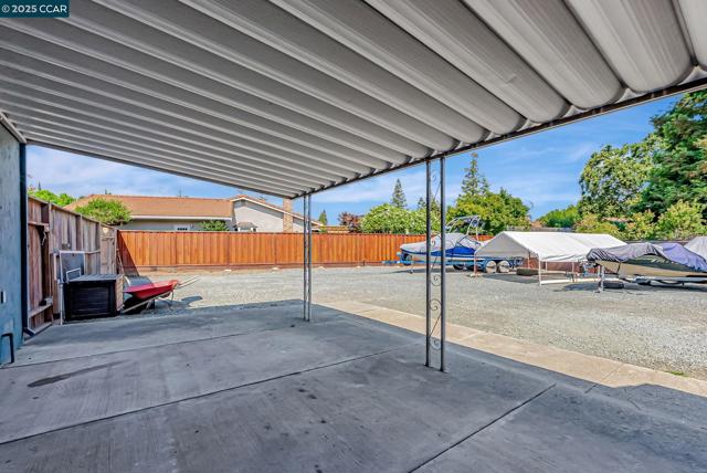 5891 Caulfield Dr, Clayton CA: https://media.crmls.org/mediaz/3d13ce21-e2d0-4e1e-95a6-9556ce1ec3f2.jpg
