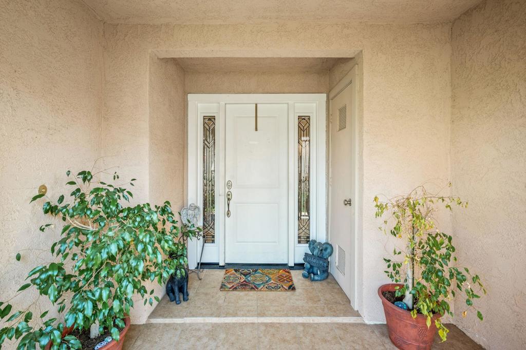 https://media.crmls.org/mediaz/3d14217d-22ef-4ef6-87a8-419b0022a68e.jpg?preset=X-Large