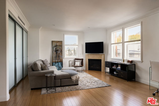 8121 Norton Avenue, West Hollywood CA: https://media.crmls.org/mediaz/3d14537c-903d-4fb2-a129-78a4810be810.jpg