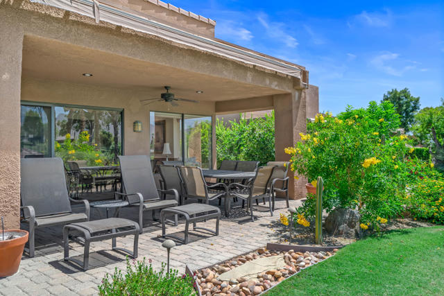 73259 Boxthorn Lane, Palm Desert CA: https://media.crmls.org/mediaz/3d145ece-bc9e-458b-8c7e-d156b19941bf.jpg