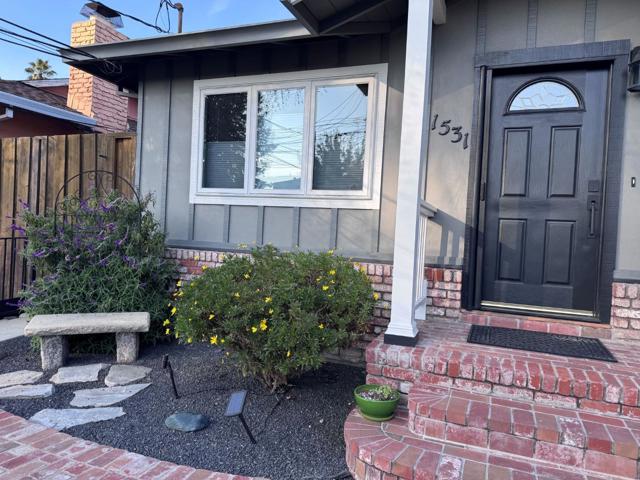 1533 Hawes Court, Redwood City CA: https://media.crmls.org/mediaz/3d14c71c-92c0-45c6-b653-565c599cb833.jpg