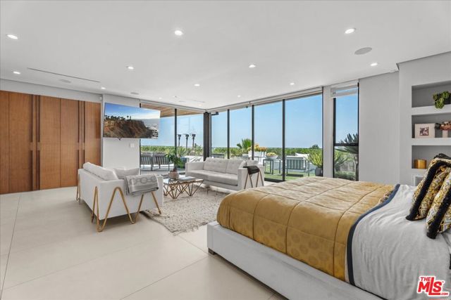 2284 Hercules Drive, Los Angeles CA: https://media.crmls.org/mediaz/3d159ca7-21b5-441a-897f-15486dc19c46.jpg
