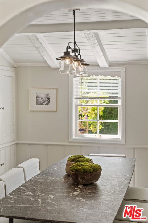 560 N Croft Avenue, West Hollywood CA: https://media.crmls.org/mediaz/3d15a09b-3bb9-4d9e-bc11-ad7630aca33b.jpg