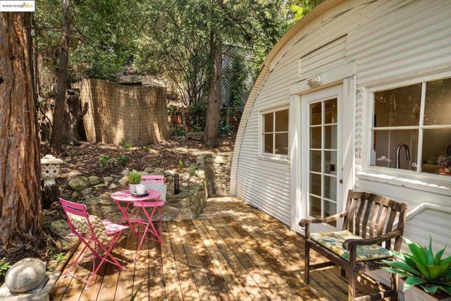 2976 Joaquin Miller Rd, Oakland CA: https://media.crmls.org/mediaz/3d15da69-b1e0-4471-b8bd-891a499f7eb0.jpg