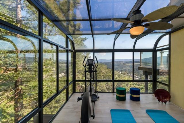 131 Los Vientos Way, San Carlos CA: https://media.crmls.org/mediaz/3d15eb30-bb66-45f6-a8d5-8037bbd50984.jpg
