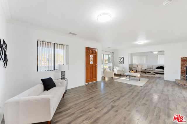 9256 6th Avenue, Hesperia CA: https://media.crmls.org/mediaz/3d16222b-ffb7-4a3c-a93b-e419c81317a0.jpg