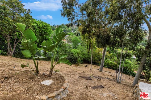 2600 Carman Crest Drive, Los Angeles CA: https://media.crmls.org/mediaz/3d16e439-d3c4-42c8-ba8d-a3231e2738bb.jpg