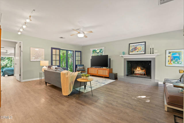 Detail Gallery Image 4 of 26 For 1640 Pasadena Glen Rd, Pasadena,  CA 91107 - 2 Beds | 2 Baths