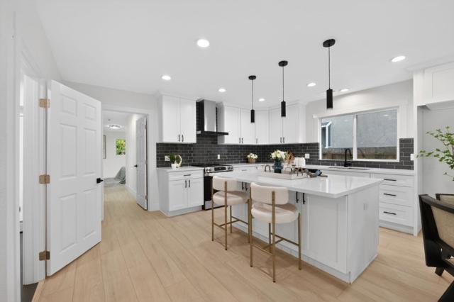 1150 Sevier Avenue, Menlo Park CA: https://media.crmls.org/mediaz/3d17de5f-5153-47dc-b2bf-95b71df3b834.jpg