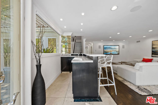 16221 Elisa Place, Encino CA: https://media.crmls.org/mediaz/3d18554f-0b62-4167-9f14-1973bd7526f8.jpg