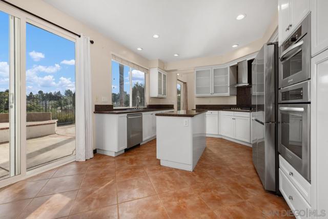 2475 Darlington, La Jolla CA: https://media.crmls.org/mediaz/3d18699d-1230-477e-ae31-08fa3213bfa3.jpg