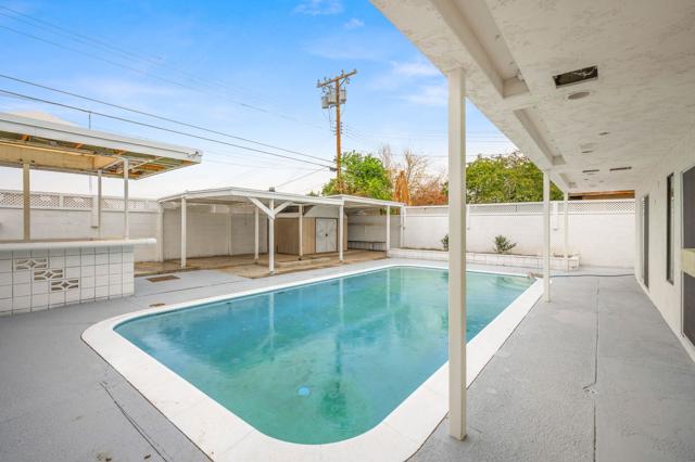 43419 Deglet Noor Street, Indio CA: https://media.crmls.org/mediaz/3d18737a-5dec-48af-bdf8-0ee5feb50f51.jpg