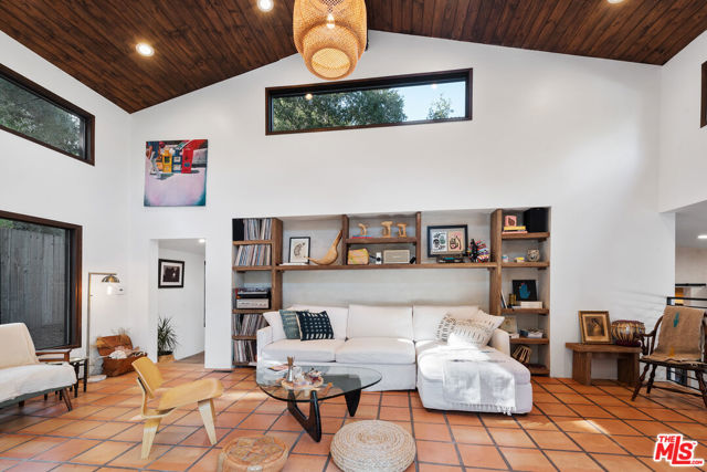 1362 OLD TOPANGA CANYON Road photo 2